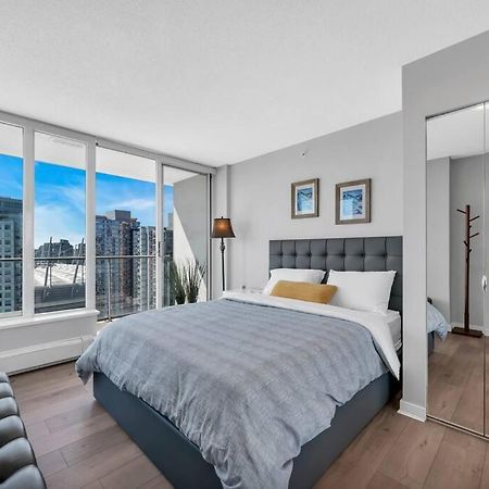 Spacious Dt 2-Bdr High-Rise With View, Pool, Gym Vancouver Kültér fotó