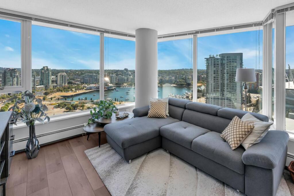 Spacious Dt 2-Bdr High-Rise With View, Pool, Gym Vancouver Kültér fotó
