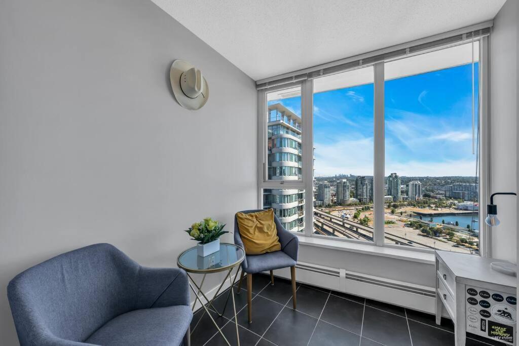 Spacious Dt 2-Bdr High-Rise With View, Pool, Gym Vancouver Kültér fotó