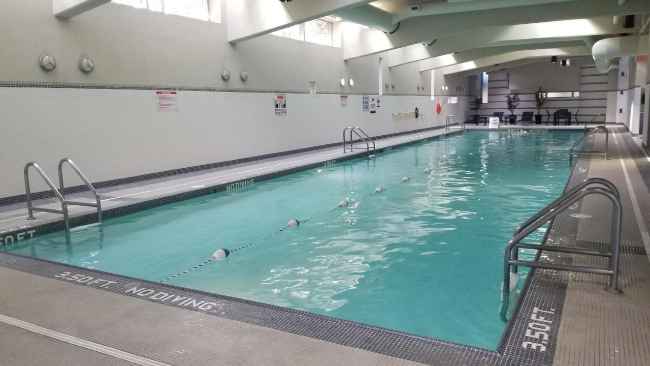 Spacious Dt 2-Bdr High-Rise With View, Pool, Gym Vancouver Kültér fotó